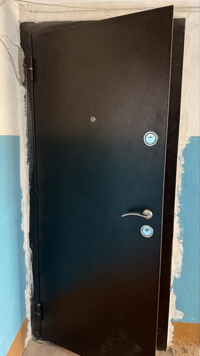 Продается входной дверь