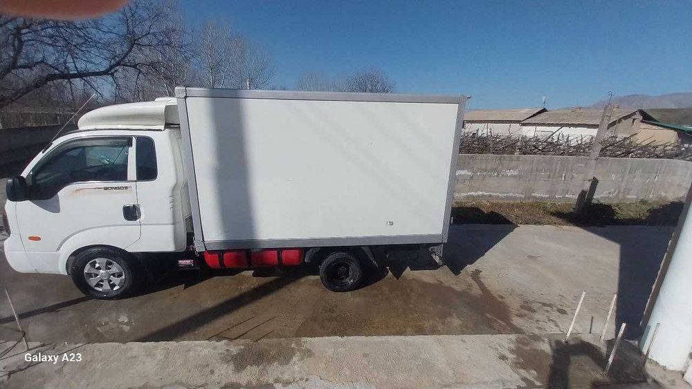 Kia bongo III sotiladi!!