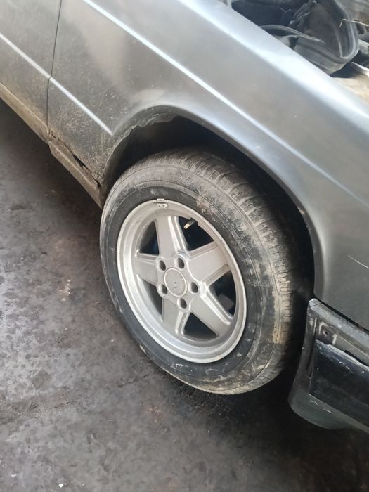 Мерседес. 190.2л бензин