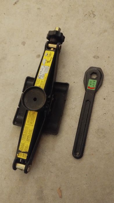 Cric pentru Merceddes