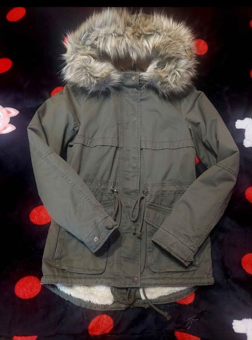 Geaca H& M ,mărime Xs/S.Este nouă, cu etichetă!