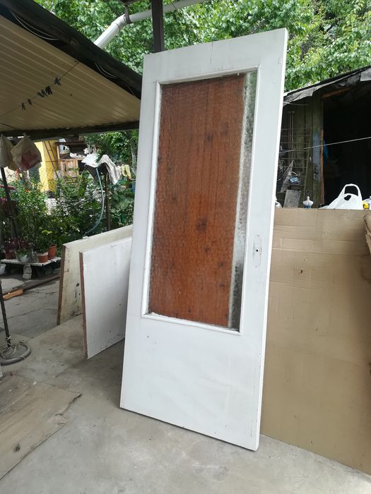 Деревянные  двери