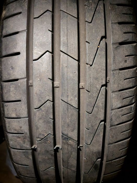 Vând anvelope Hankook 205 55 16
