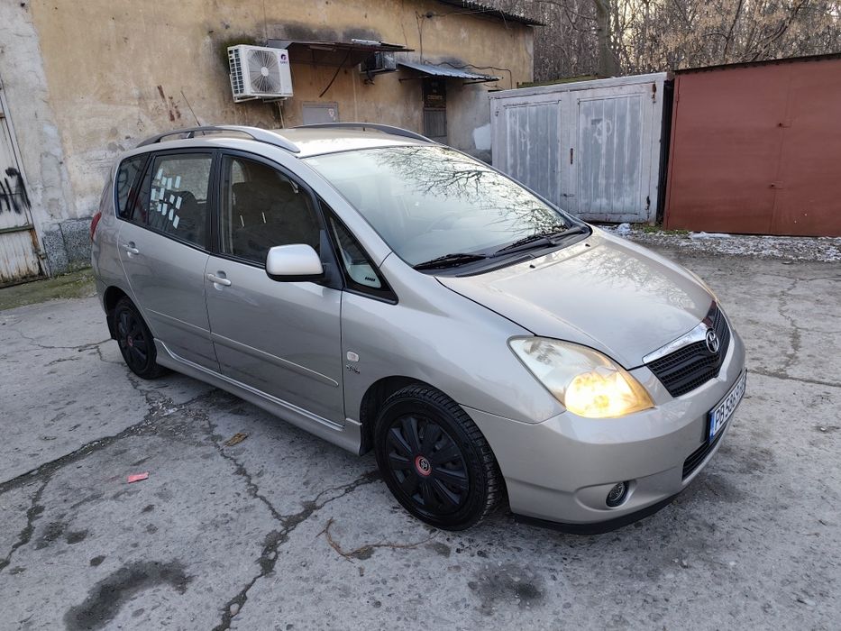 Toyota Corolla Verso 2.0 D-4D | НОВ съединител | Печка | Камера | ТОП