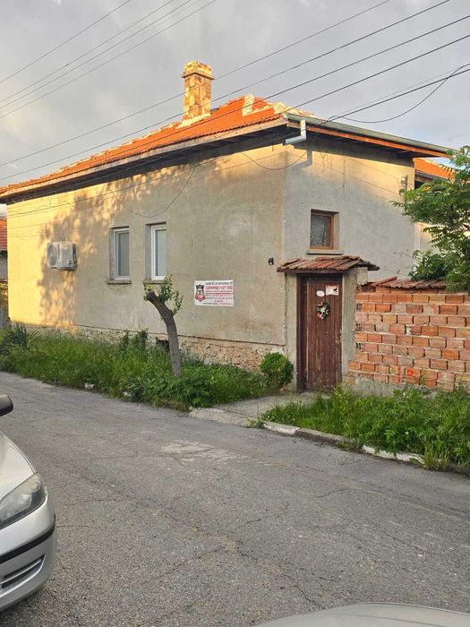 Продавам къща в с. Горно Сахране