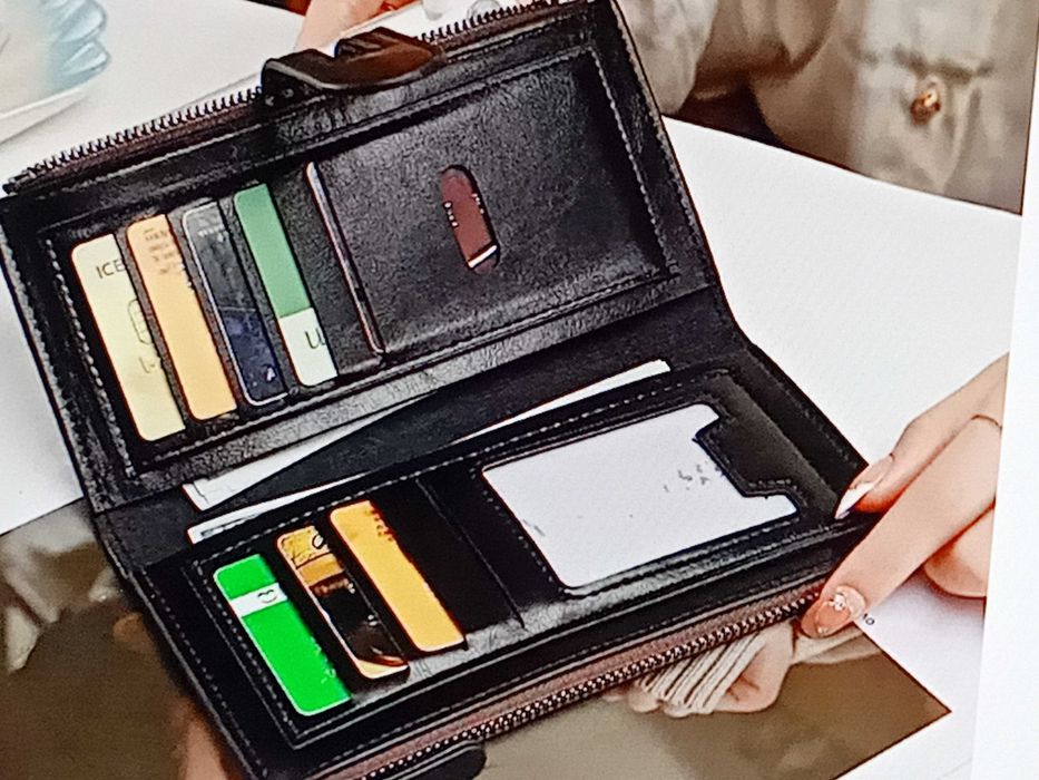 Дамски кожени портмонета