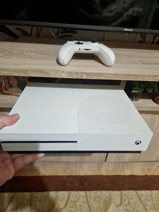 Consola Xbox One S 1Terra cu cabluri și Joystick original