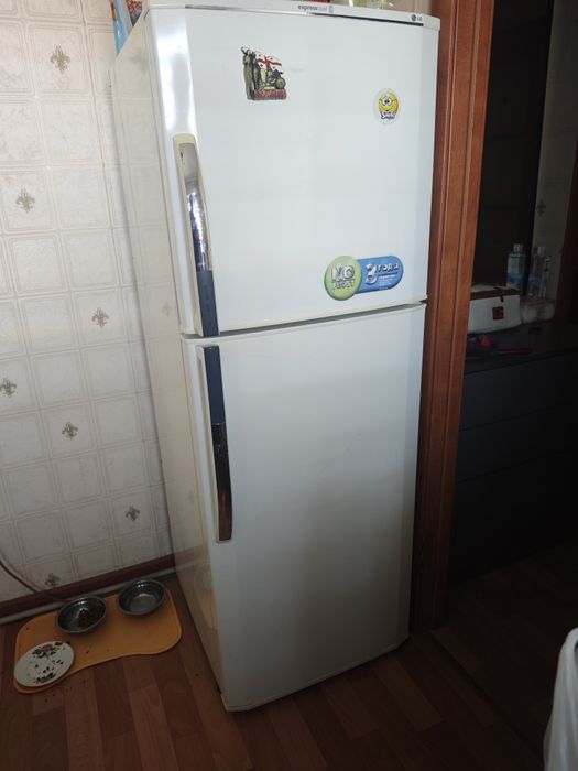 Продам Срочно Холодильник LG.