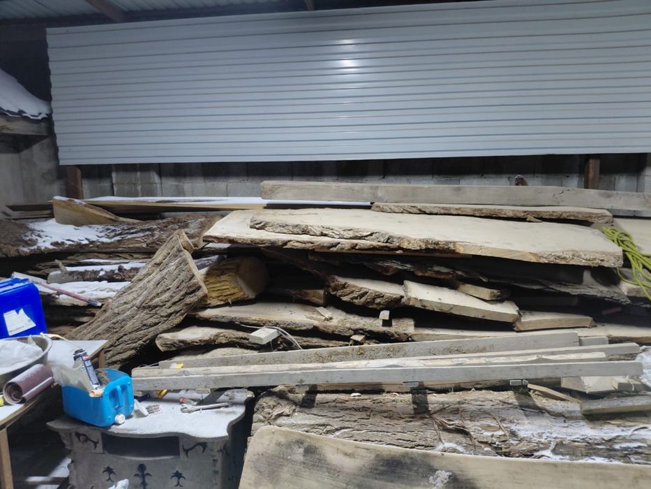 Тақтайлар мен ағаштар, Доски и деревья