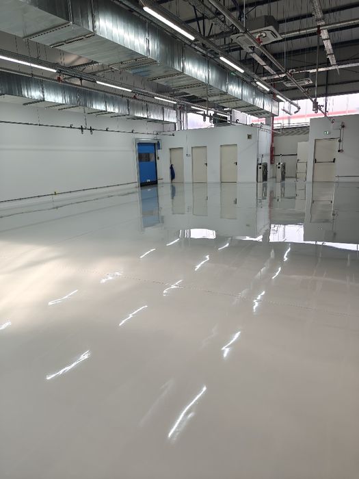 Curățenie industrială – spatii comerciale, hale, parcări, decapări profesionale