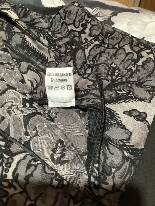 Рокля в сиво и черно