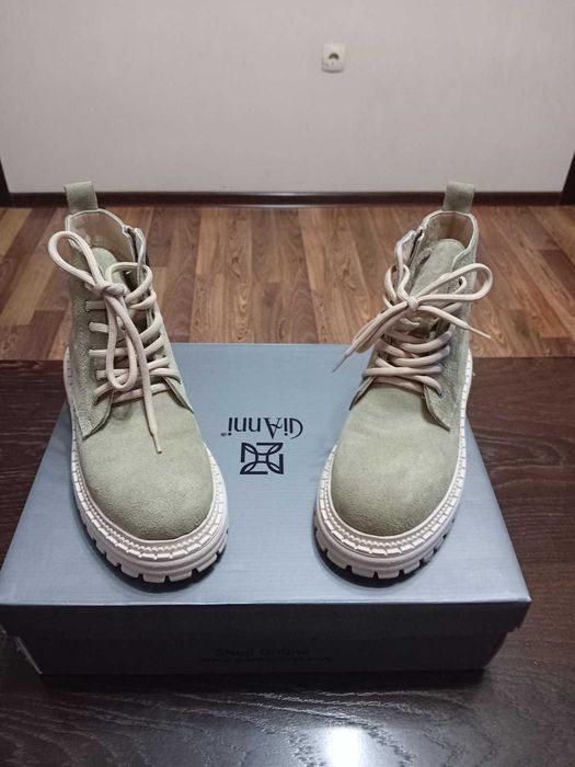 Продавам нови боти, набук