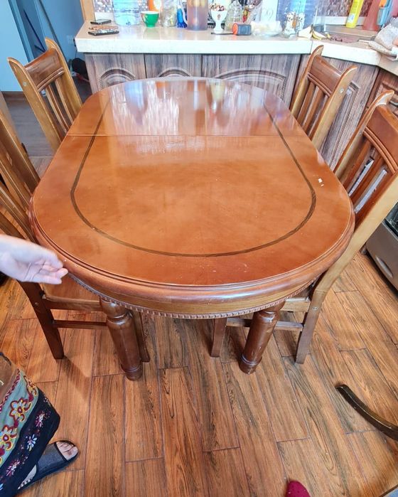 Стол и стулья на 4 человека