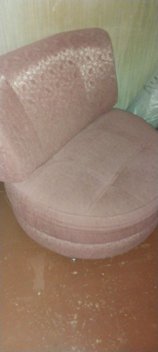 Продам раскладной диван с кресло пуфиком