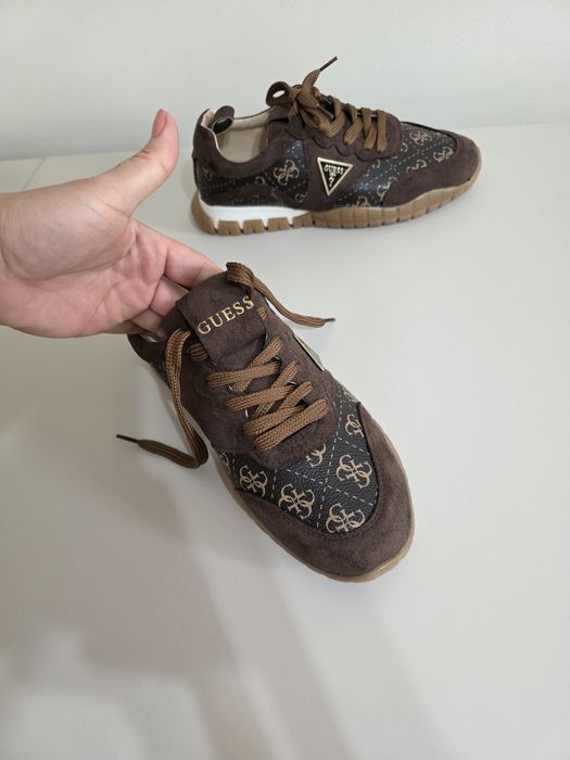 Guess  marimea 37