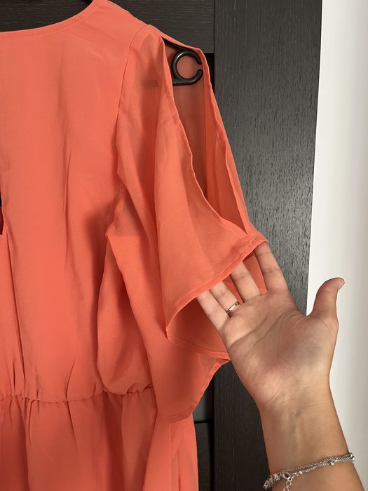 vand rochie culoare corai