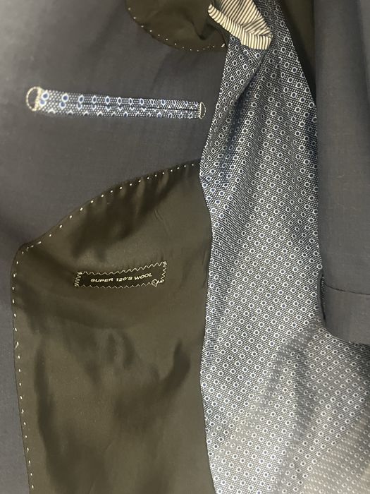 Продам новый костюм