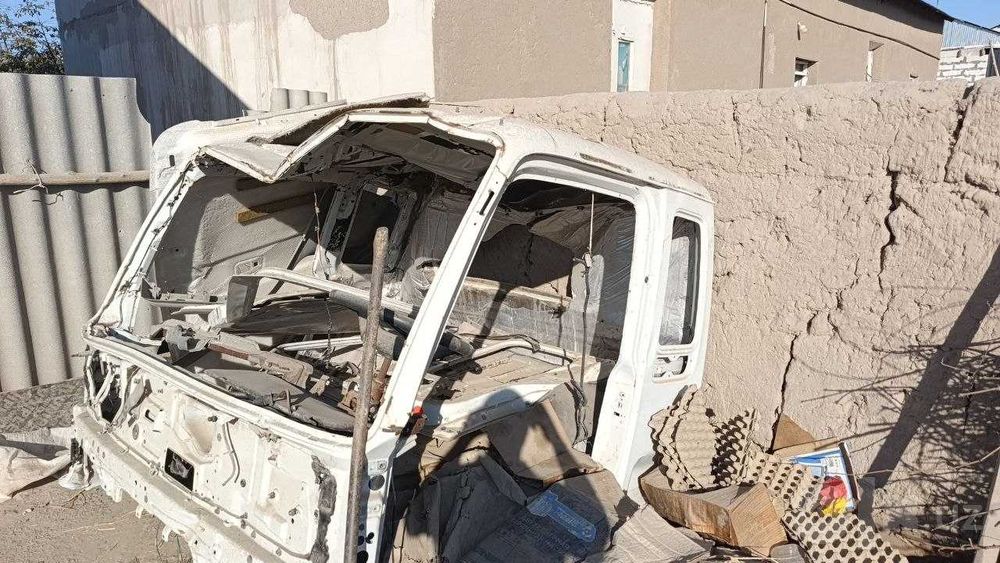 ISUZU 10 tnlik avtomashina kabinasi sotiladi.
