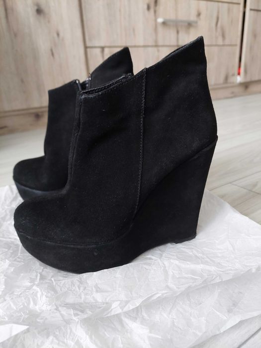 Боти от естествена кожа