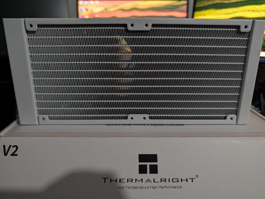 Cooler PC Aio pe aia Thermalright Frozen Notre alb