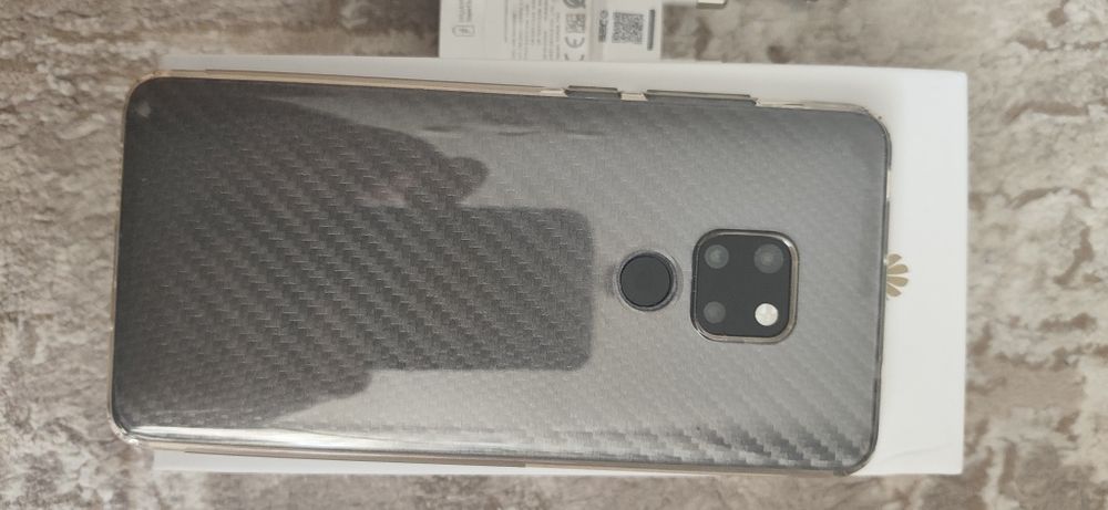 Vând Huawei Mate 20