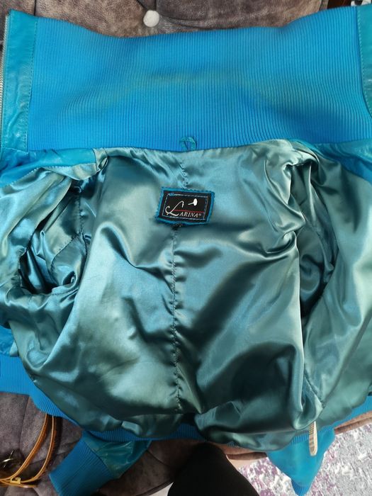 Яркая женская кожаная куртка, размер S-M