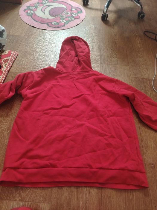 Продам худи красное