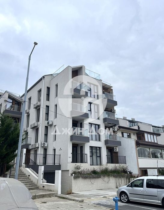 Двустаен апартамент с ГЛЕДКА МОРЕ в жилищна сграда, гр. Созопол