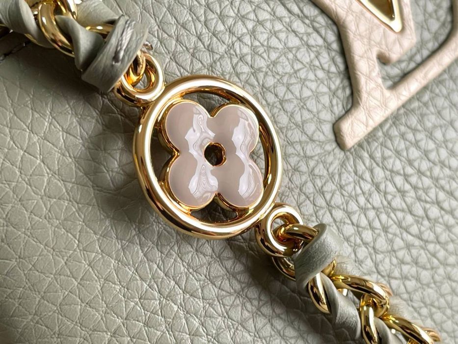 Geanta Louis Vuitton Capucines BB