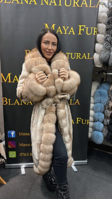 Haina din alcantara cu vizon si guler din vulpe polara