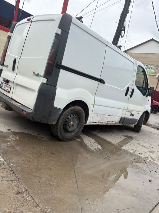 Vând Renault trafic