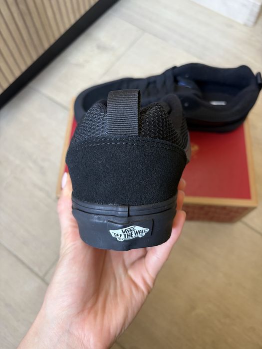 Абсолютно нови оригинални Vans Knu Skool