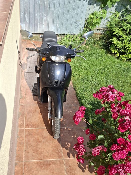Scuter Aprilia Scarbeo