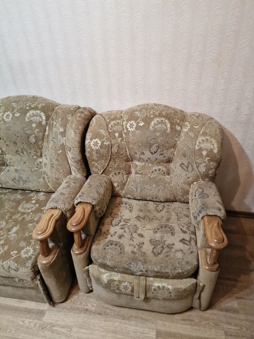 Отдам даром диван с креслом