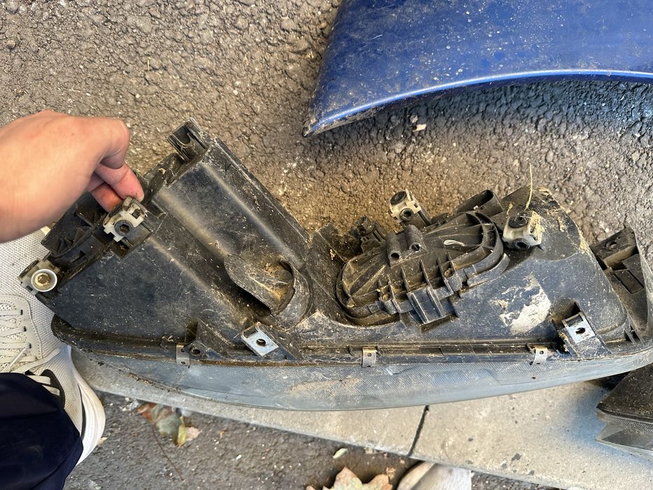 Faruri xenon mazda 6 +eleron