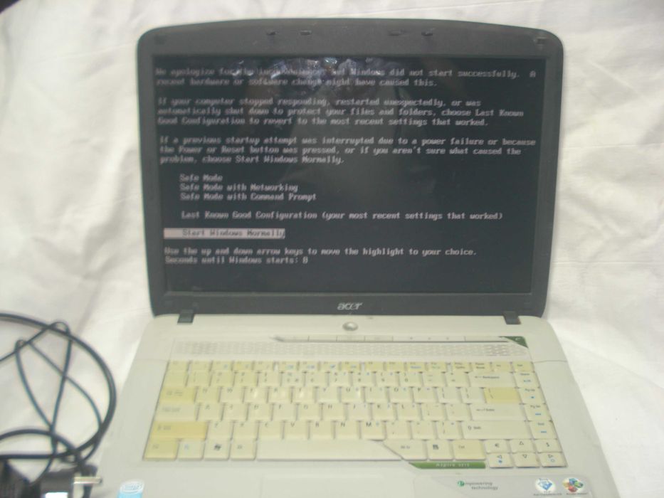 LAPTOP ACER Aspire 5315 Model ICL 19V-3,42 A cu alimentator 19 V