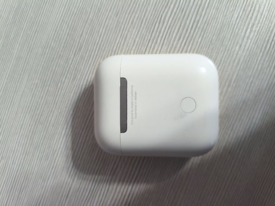 Продаю кейс от наушников airpods 2