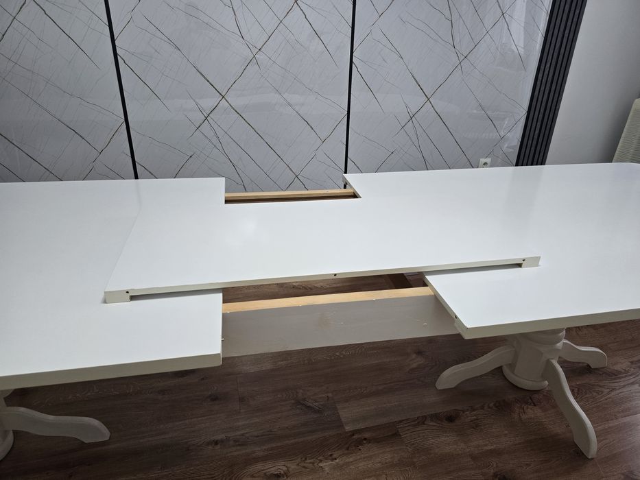 Гостевой стол без стулия