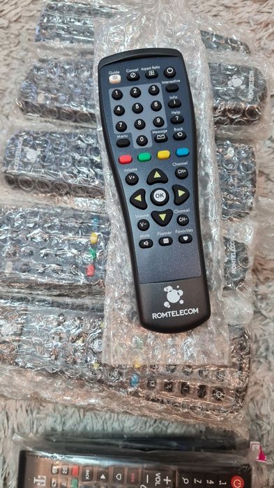 Vand lot de telecomenzi si cabluri scart