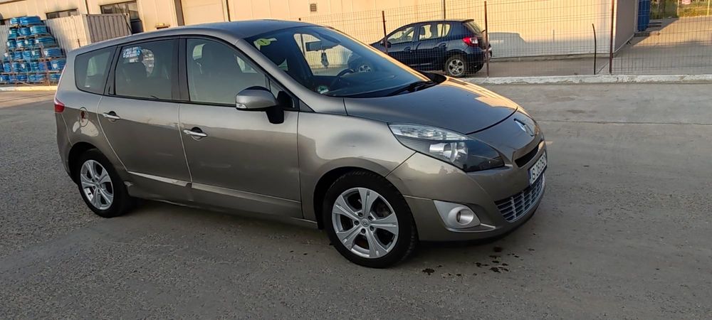 RENAULT Grand Scenic 2012 — imagine 3
