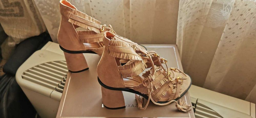 Оригинални маркови дамски кожени сандали BCBGMAXAZRIA - 38 номер