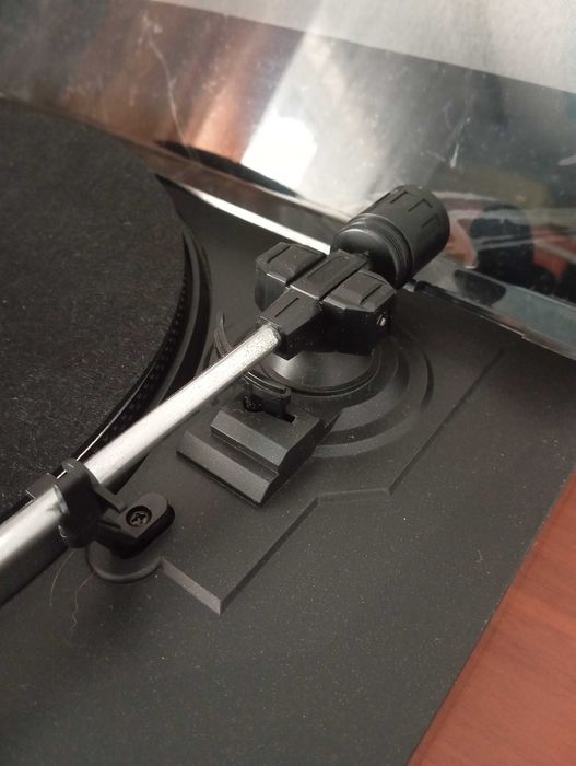 Продам проигрыватель винил дисков FISHER.