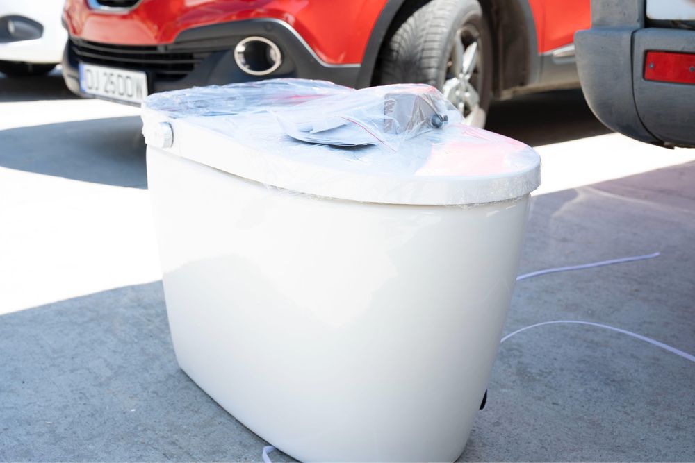 Wc smart cu iesire in spate