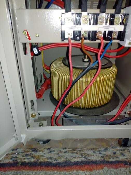 Стабилизатор на напрежение SVC-V15000VA