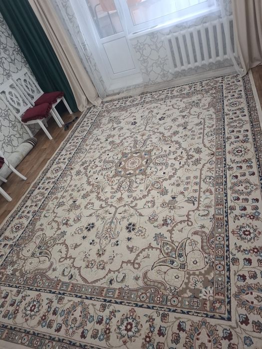 Продам ковер  размер 200-400