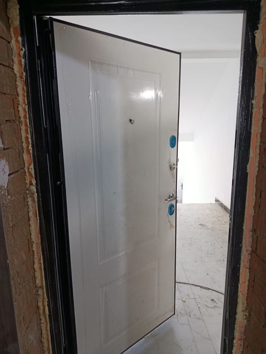 Продам дверь новую