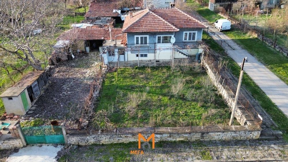 Продажба Къща гр. Севлиево - с. Малки Вършец 69m² и двор 980m²