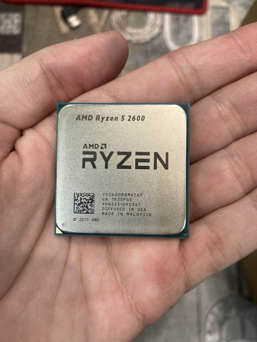 Процесор AMD Ryzen 5 2600 с охладител
