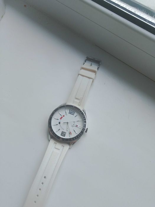 HILFIGER часы в отличном состоянии