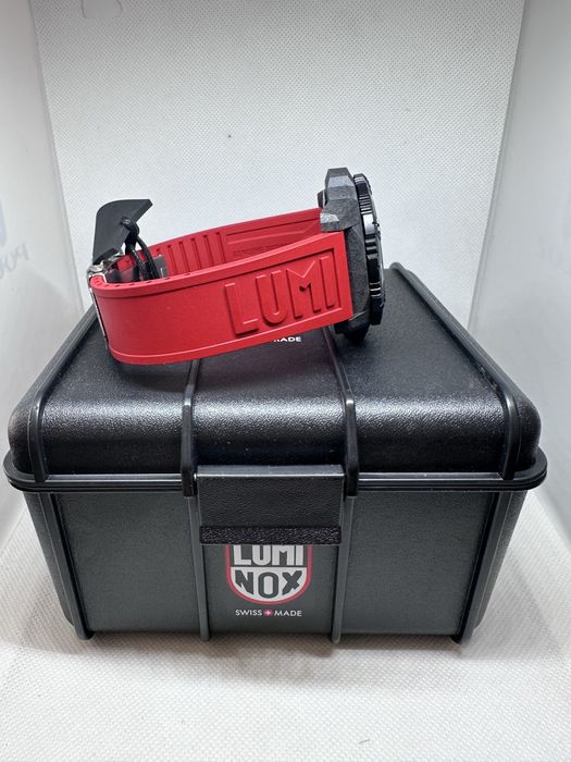 luminox Master Carbon SEAL Automatic 45 mm Military Dive *Burning Red*